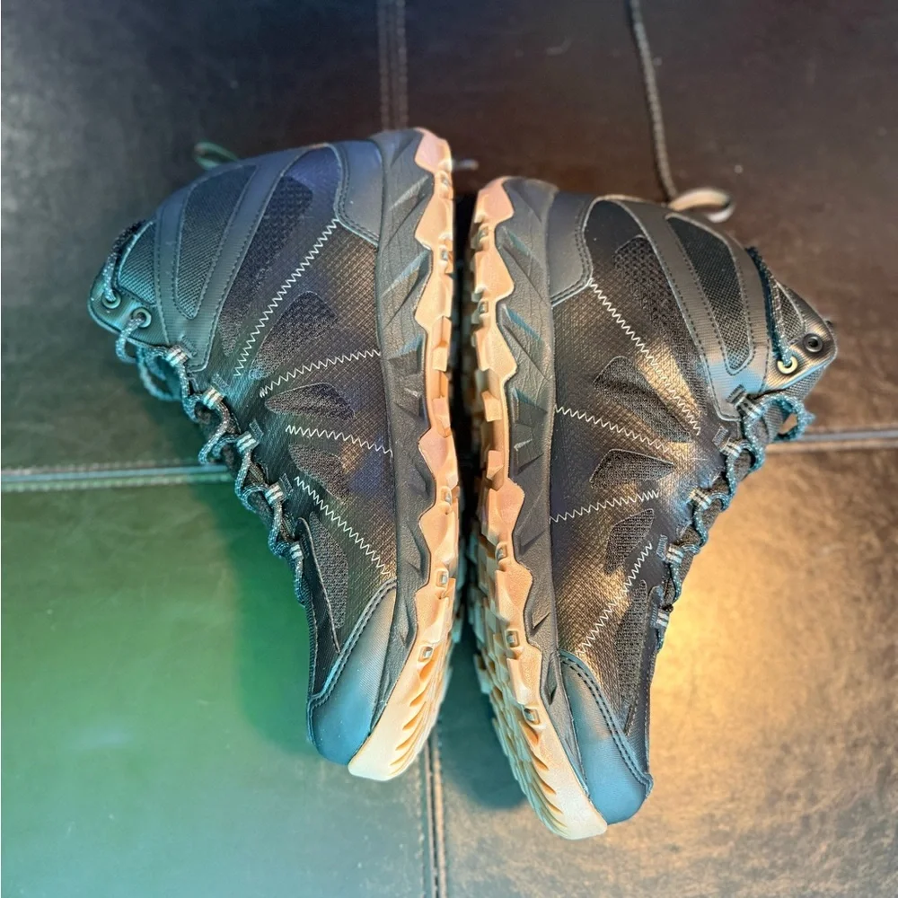 Columbia Men's Peakfreak II Mid OutDry hiking boots in black Men’s size 10.5 - Picture 2 of 5